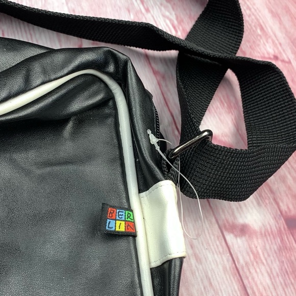 ➡️Berlin Band Square Tote - Picture 8 of 10